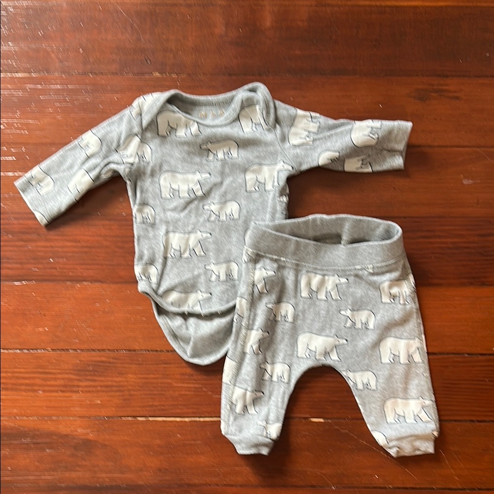 M+A Gray Baby Outfit with Polar Bear Design 0-3 Months